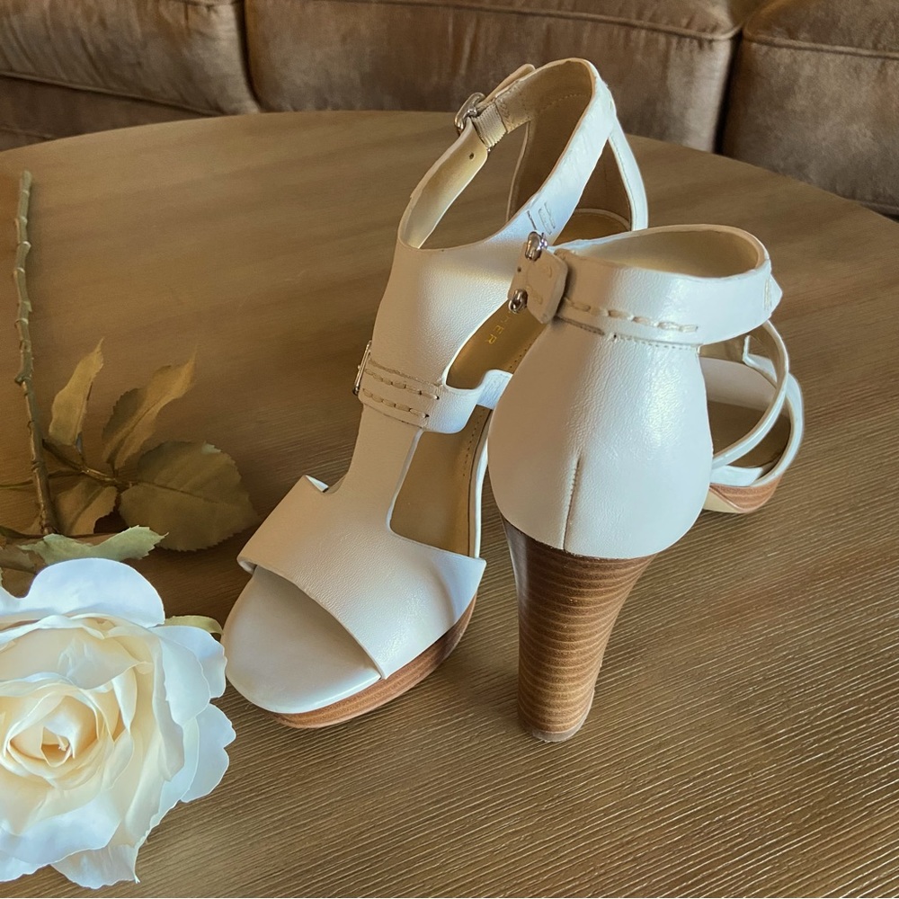 T Strap Heels MARC FISHER Platform Sandals Excellent Condition